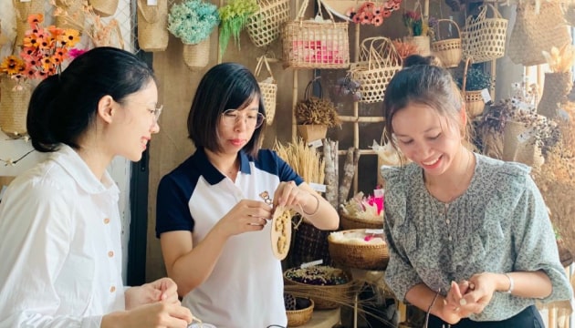 Đào tạo, cấp chứng chỉ